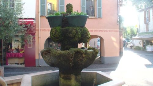 Une fontaine de Villeneuve-Loubet village. Photo de repérage, pour le tournage du film BRAMSTOCKER: Legal Gang, par Frédéric Vidal. © 2013, Post Scriptum. - See more at: http://s317.photobucket.com/user/frenchcop/media/fe64f6b8-a552-401a-af44-1be4ff65fe10_zps36cec9cd.jpg.html#sthash.whM9YE4X.dpuf