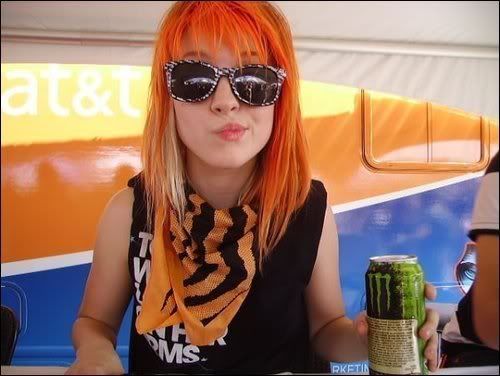 pretty backgrounds for twitter. hayley williams twitter